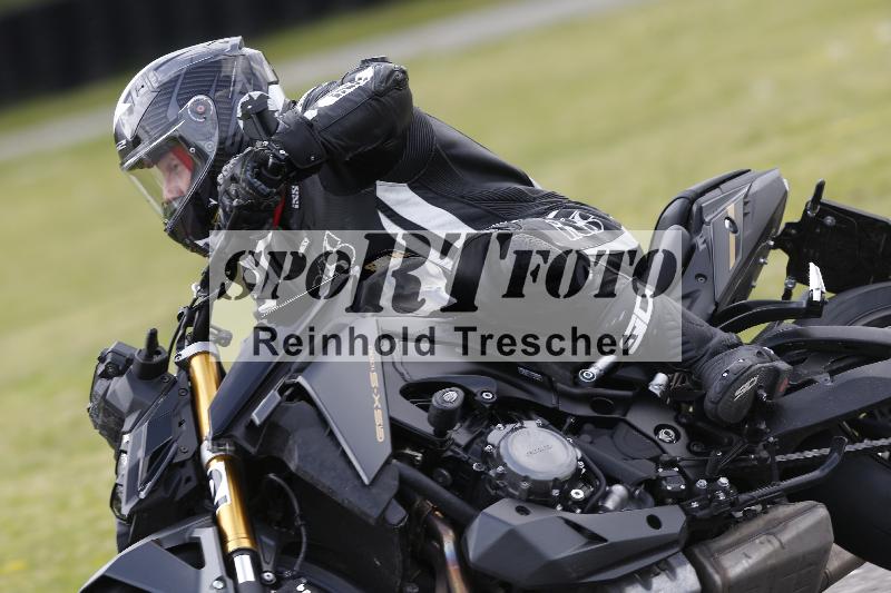 /Archiv-2025/09 22.04.2025 Cornu Master School ADR/rot-rouge/12